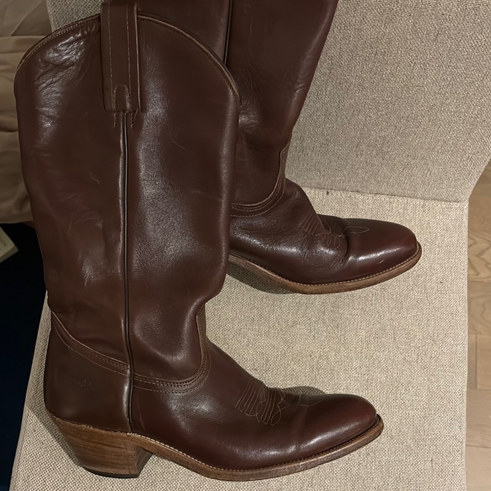 Frye boots - need some love and priced as such
Brown leather size 10 worn in